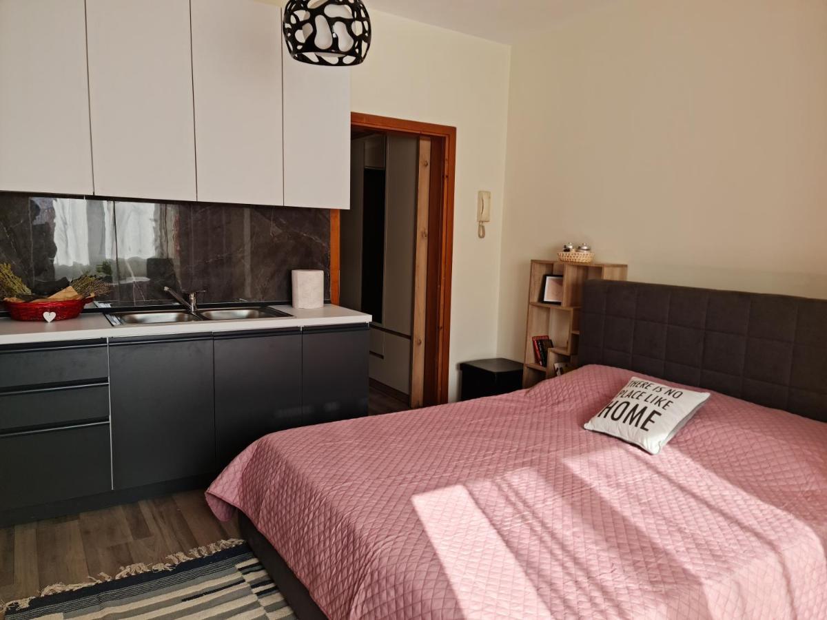 Lovely One Bedroom Studio In Tiranë Luaran gambar