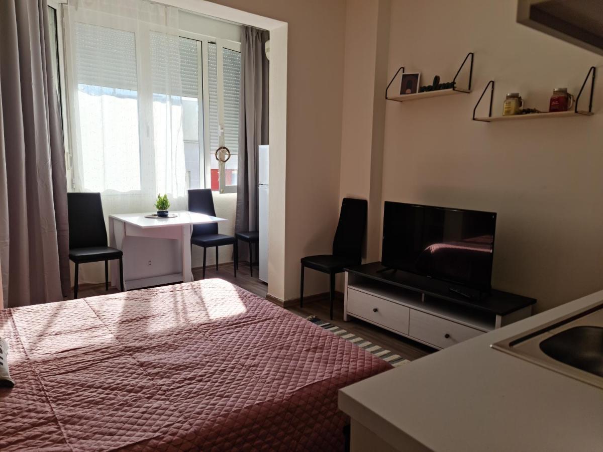 Lovely One Bedroom Studio In Tiranë Luaran gambar