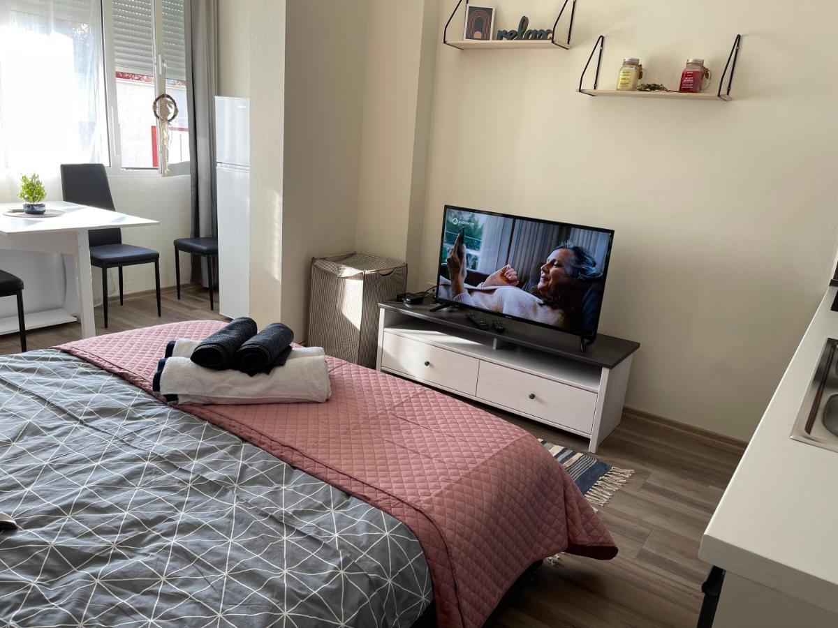 Lovely One Bedroom Studio In Tiranë Luaran gambar