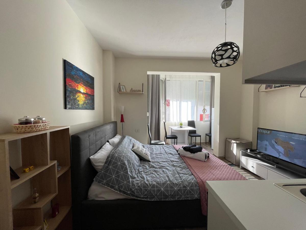 Lovely One Bedroom Studio In Tiranë Luaran gambar